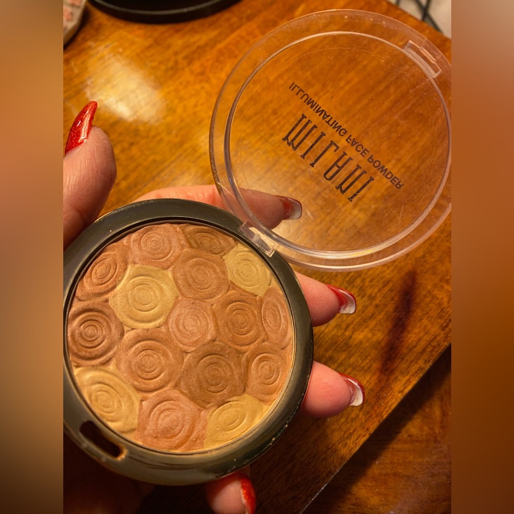 MILANI Hermosa Rose illuminating face powder